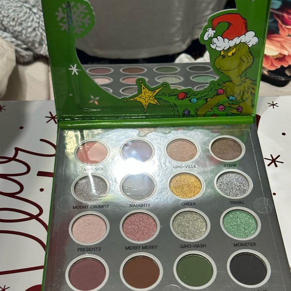 -SALE-Dr. Seuss The Grinch 16 Color Eyeshadow Palette - Picture 1 of 6